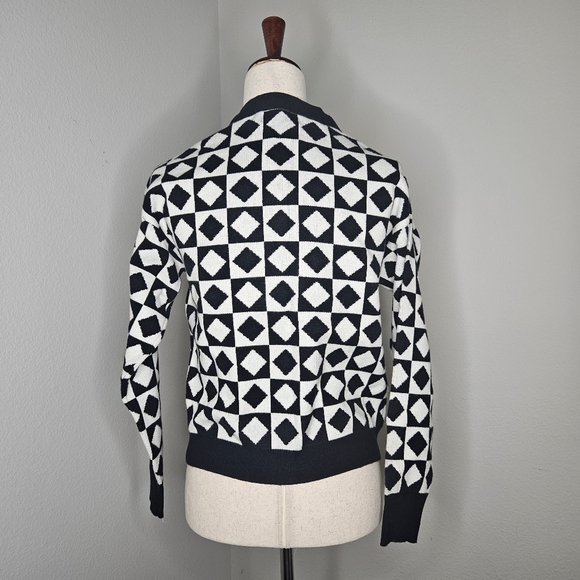Willow and Wind three button sweater long sleeve black white geometric size Med - Picture 4 of 4